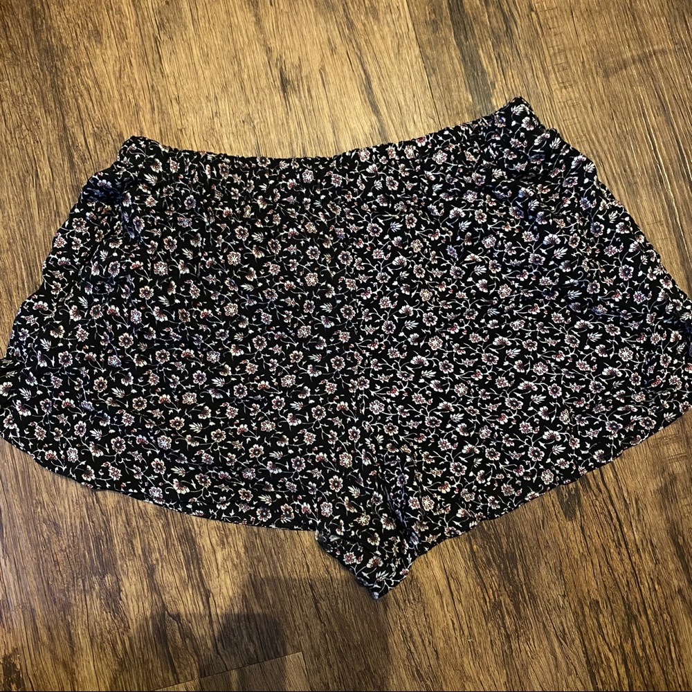 NWT Brandy Melville floral shorts
